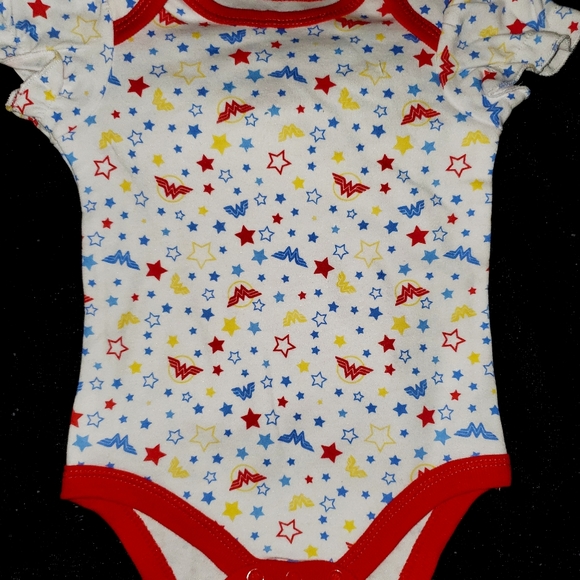 Wonder Woman - Picture 3 of 3